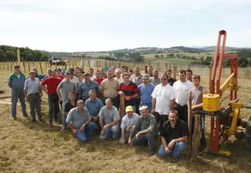 Les bénévoles étaient une quarantaine pour construire le foirail.