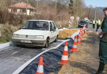 Un bain de soude et un rinçage imposés aux roues des véhicules sortant de la zone.