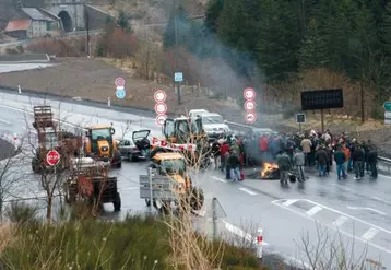 Tunnel fermé : pas de problème logistique cette fois, mais le ras-le-bol des éleveurs.