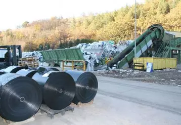 L’usine aveyronnaise Sopave achète désormais les plastiques usagés du Cantal pour les transformer en sacs poubelles ménagers.