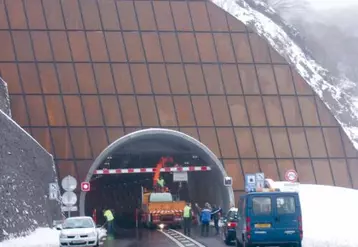 Dès le jeudi 17 janvier au matin, les poutres de gabarit actuelles étaient déposées.