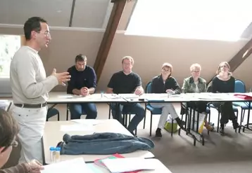19 agriculteurs et agricultrices ont suivi une première formation de deux jours animée par Yves Arnaud.
