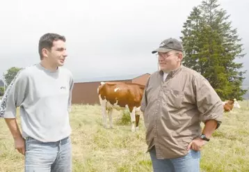 Damien Mazeyrat et Patrick Pomel sur les hauteurs de Chanterelle, à 1 050 mètres.