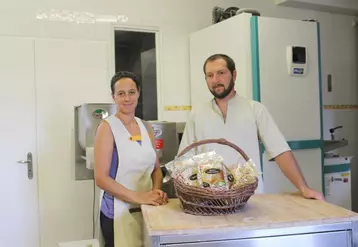 Boulangers, et désormais artisans pastiers, Sylvestre et Aurélie Menuel combinent les deux activités avant de s’investir uniquement sur la fabrication des pâtes bio.