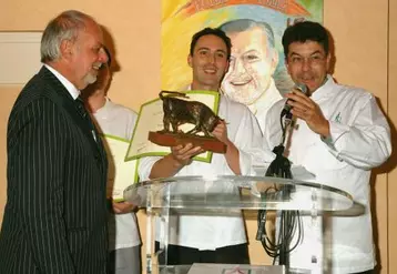 Fabrice Riéfolo (vainqueur du concours) entouré de Régis Marcon et Michel Tafanel.