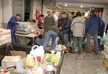 Nicolas Bodoira, de la société Chimirec, a pesé et trié 3 tonnes de produits dans le seul magasin Centraliment d’Aurillac.