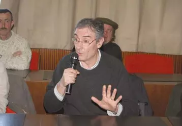 Intervenant lors de l’assemblée de la Coptasa, Alain Mauran du GDS rejoint l’idée qu’une vaccination doit s’opérer avant fin mai.