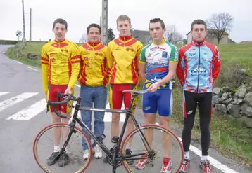 De gauche à droite sur la photo : Pierre Bonnet, Gaëtan Touzy, Frédéric Barrès (ACVA), Florent Reyt (Vélo club de Mauriac) et Cédric Degoul (Vélo club Sansac-Arpajon).