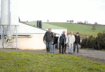 Toute une filière s’inquiète sur son devenir, comme le confirment les différents acteurs présents sur un élevage de Marcolès.