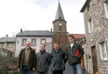 Les trois coprésidents en présence du maire de Villedieu, le conseiller général Gérard Salat.