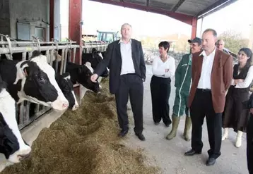 Après le congrès, Jean-Michel Lemétayer a visité une exploitation près de Senilhes.