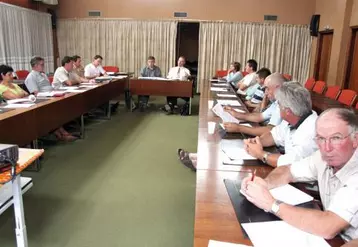 Le conseil d’administration de la FDSEA en réunion à Aurillac.