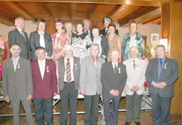 Les éleveurs distingués par le ministre de l’Agriculture (par arrêté de juillet 2006) ont reçu une médaille, vendredi 10 août à Neuvéglise.