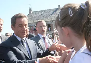 Un chef de l’État souriant et visiblement à l’aise sur cette terre rurale.