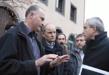 À gauche, Patrick Escure lors d’une récente manifestation à Saint-Flour (lors du congrès de l’Anem).