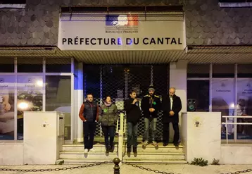 FDSEA, JA et Chambre d'agriculture du Cantal étaient déjà montés au créneau jeudi soir devant la préfecture.
