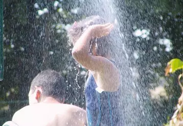 Une eau  tombe en abondance en Auvergne, mais cette richesse annoncée comme l'enjeu du 21e siècle doit savoir être préservée.