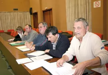 La commission de contrôle des machines à traire s’est réunie mardi 5 décembre à la Chambre d’agriculture d’Aurillac.