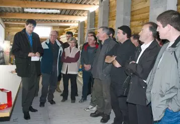 Le président de la FNP, Jean-Michel Serres, a rencontré les éleveurs et responsables syndicaux au Fau de Ladinhac, au Gaec Cantarel.