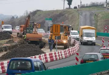 Travaux à la sortie d’Aurillac sur la RD 120, qui va être modernisée de bout en bout.