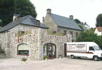 Selon l’Insee Auvergne, les problèmes d’accessibilité ne sont pas propres au Cantal et s’observent dans les bassins de vie ruraux français les plus attractifs.