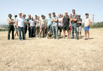 Une vingtaine d’agriculteurs de ce secteur du Cézallier ont constaté les dégâts, en présence des responsables syndicaux.