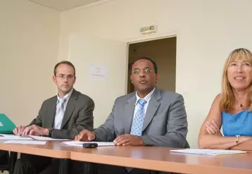 Le nouvel inspecteur, Frédéric Gilardot, entouré de ses collaborateurs, François Fozelle et Anne-Marie Pellegrini.