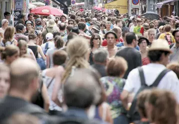 Premier poste de dépenses des festivaliers : la restauration devant les commerces.