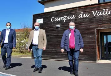 De gauche à droite : Karim Agnaou, directeur du centre ; Cyril Chouvelon, directeur adjoint de l'Adapei ; Alain Costes, président départemental.