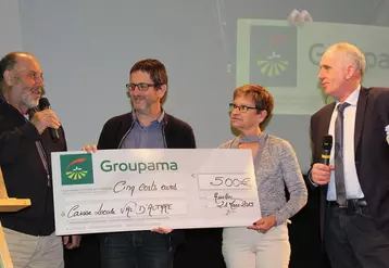 Socle de la fédération du Cantal, les 75 caisses locales, dont celle de Val d’Authre présidée
par Marcel Salles, a reçu le Trophée 2018 de la caisse locale pour les actions menées.