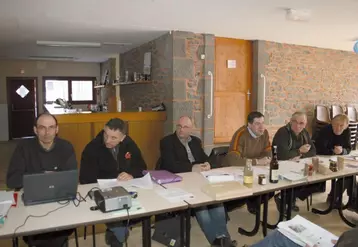 La réunion était animée par Denis Bonneau, conseiller de la Chambre d’agriculture, qui apporte son appui au projet.