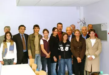 Invités et étudiants ont célébré la renaissance du BTS avec les responsables de la MFR de Massalès.