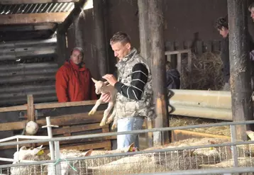 Benoît Daudon a accueilli les participants dans sa bergerie.