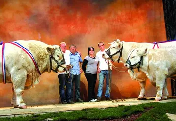 Les champion et championne du concours Charolais.