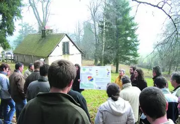 L’état d’avancement des travaux du programme et les perspectives pour l’année 2008 ont été présentés aux agriculteurs et aux conseillers engagés sur le suivi des 23 fermes pilotes, ainsi qu’aux partenaires du programme, dernièrement, à Saint Germain les Belles, en Haute-Vienne.