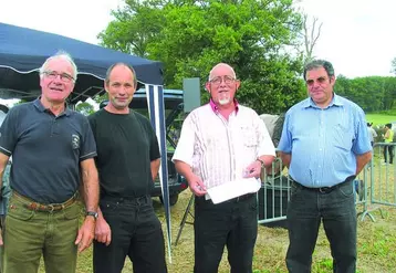 Jean-Marc Delcourt avec le jury du concours cantonal de cheval de trait de Moutier-Rozeille.