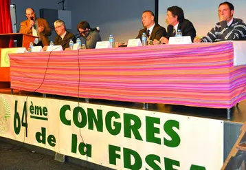 Philippe Monteil, Thierry Jamot, secrétaire général de la FDSEA, Dominique Fayel, Hugues Moutouh, préfet, Jean-Philippe Viollet, président de la chambre d’agriculture et Stéphane Moreau, président des Jeunes agriculteurs de la Creuse.