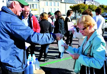 Action de la FDSEA et des JA vers le public, samedi 3 octobre.