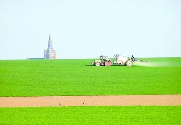 Entre 2006 et 2009, les usages agricoles des sols auraient perdu 1 % au profit de l'industrie, des services, de l'habitat, des transports et des loisirs.