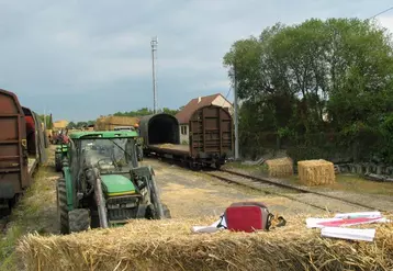 Le déchargement des wagons laissés à la Souterraine c’est fait dans
d’excellentes conditions.