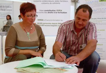 La signature de la convention a eu lieu dans le cadre de Tech-ovin entre Brigitte Alanore et Claude Skrzypczak.