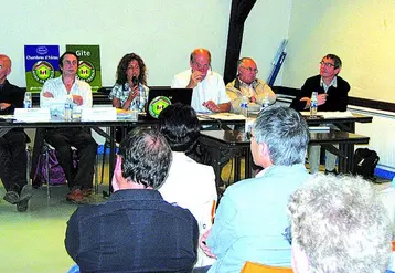 Nadia Djenad, directrice, Jean-Philippe Viollet et Bertrand Dusaussoy étaient présents à la tribune, avec Roger Bleron, conseiller général.