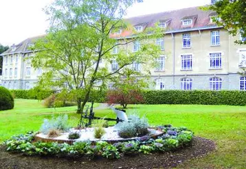 Le lycée est un des plus importants de France.