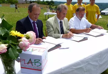 La signature a eu lieu lors des portes ouvertes du lycée agricole de Naves (19)