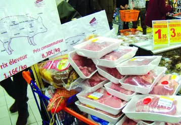 Lors d’une précédente action, le 3 décembre dernier, des éleveurs porcins et bovins, au supermarché Leclerc de Guéret.