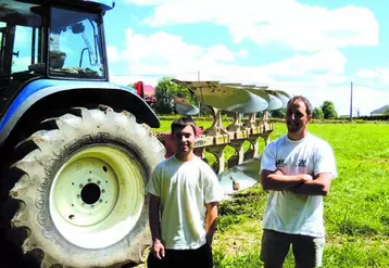 Romain Ageorges, à gauche, et Stéphane Moreau, chez qui il effectue son remplacement.