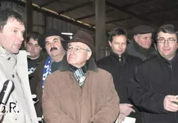 Michel Thurmes (en blanc) et le préfet Claude Serra.