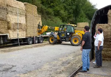 Leur second train de paille est arrivé en gare de Limoges. Pas vraiment pratique pour les agriculteurs de l’Est de la Creuse.