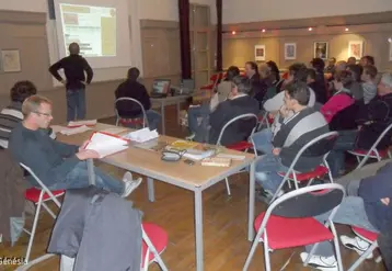 Des éleveurs attentifs à la réunion de Gouzon.