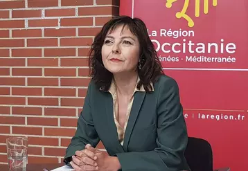 Carole Delga, présidente de la région Occitanie, présente les mesures du plan de relance en conférence de presse le mercredi 30 avril.